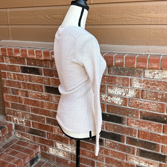 Vince 100% Cashmere V Neck Long Sleeve Ribbed Sweater Women's Size Extra Small - Picture 4 of 8